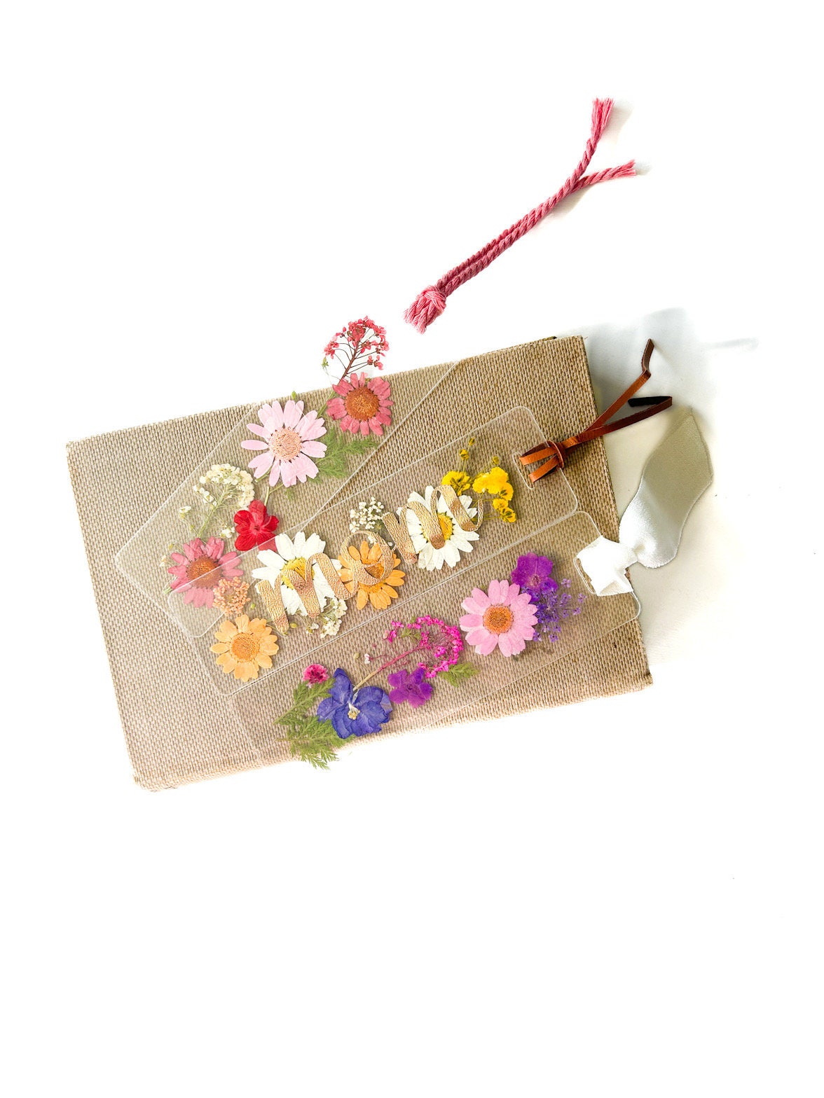 Floral bookmark/ Pressed flower bookmark/ bookish bookmark/ Mother's Day gift/ gift for mom/ gift for book lover