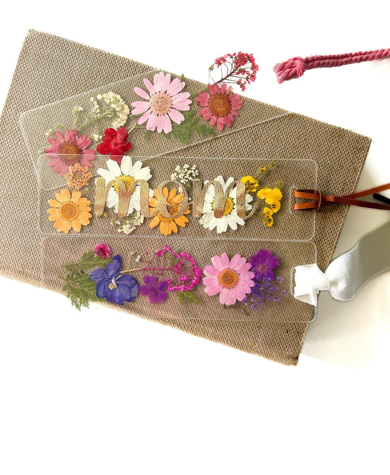 Floral bookmark/ Pressed flower bookmark/ bookish bookmark/ Mother's Day gift/ gift for mom/ gift for book lover